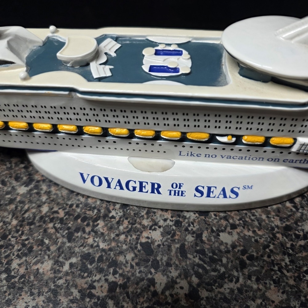 Royal Caribbean Voyager Of The Seas And Liberty Of The Seas 12" Ship Models - Picture 12 of 16